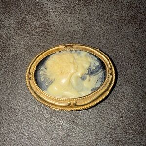Vintage Corday Sisters N.Y Gold and Cream Cameo /perfume locket